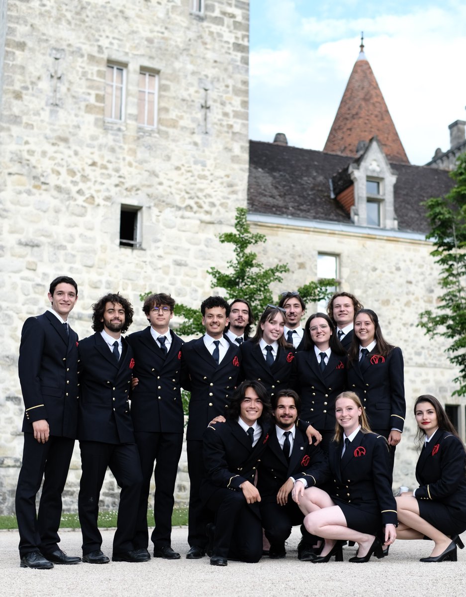 👩‍💼👨‍💼L’AMJE Bordeaux présente ses nouveaux visages pour l’année 2023-2024 : 15 étudiants du campus de Bordeaux prêts à relever de nouveaux défis dès la rentrée. 

✨Nous souhaitons beaucoup de succès au mandat 2023-2024 !