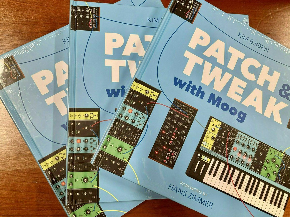 ／
✅7月25日(火)〆切
プレゼントキャンペーン
＼

抽選で3名様に「PATCH &amp; TWEAK with Moog」をプレゼント🎁

#moog とモジュラーシンセ好きのみなさま必携の１冊です🧐

⬇️応募方法⬇️
1️⃣ <a href="/MoogSynthJP/">Moog JP</a> をフォロー 
2️⃣ このツイートをRT
※当選者には後日DMで連絡します💌

ご応募お待ちしてます🙋‍♀️