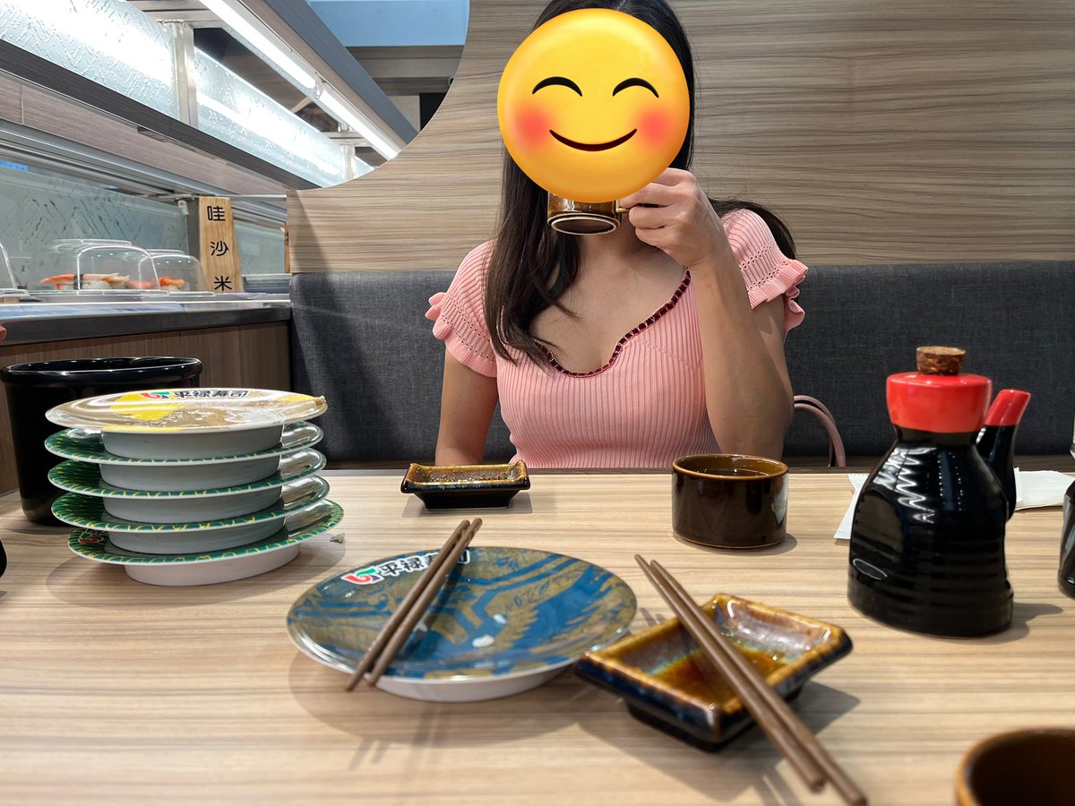 聽說是最好吃的迴轉壽司，猜猜喬姊能吃幾盤🍲