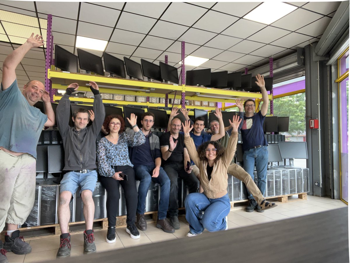 Ce vendredi, nous avons célébré le dernier jour de stage de notre talentueux stagiaire, Baptiste Pleux. Ce fut une expérience incroyable de travailler avec lui ces dernières semaines.
TheCyberTubeDeL'Eté2023 - MonsieurCyberMan :  youtube.com/watch?v=6LBhLK…