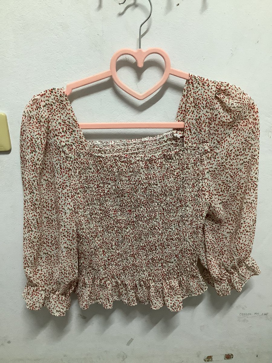 beonlyblue_idk's tweet photo. ตัวละ50b #ส่งต่อเสื้อผ้า #ส่งต่อเสื้อผ้ามือสองราคาถูก #โล๊ะตู้มือสอง #เสื้อผ้ามือสอง #เสื้อผ้ามือสองราคาถูก https://t.co/posoJI6yiq