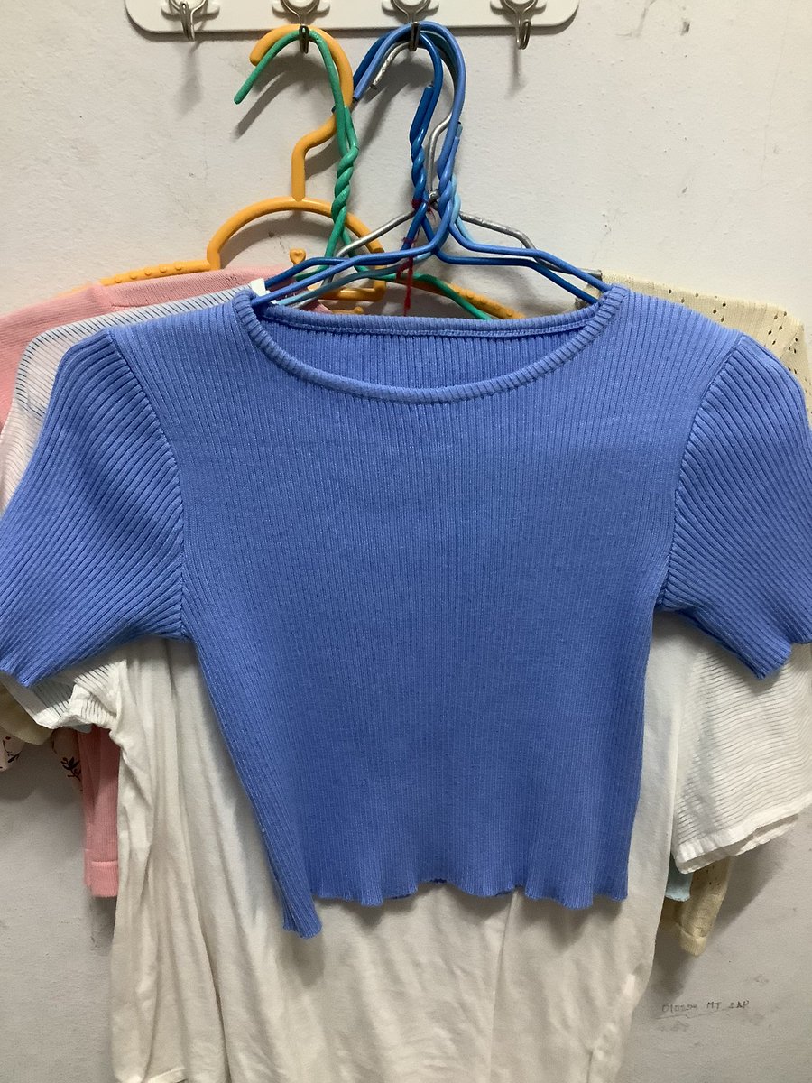 beonlyblue_idk's tweet photo. ตัวละ50b #ส่งต่อเสื้อผ้า #ส่งต่อเสื้อผ้ามือสองราคาถูก #โล๊ะตู้มือสอง #เสื้อผ้ามือสอง #เสื้อผ้ามือสองราคาถูก https://t.co/posoJI6yiq