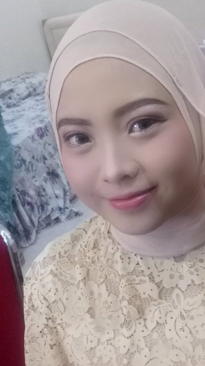 Make up simple
Tanpa bulumata palsu
Tanpa cukur alis