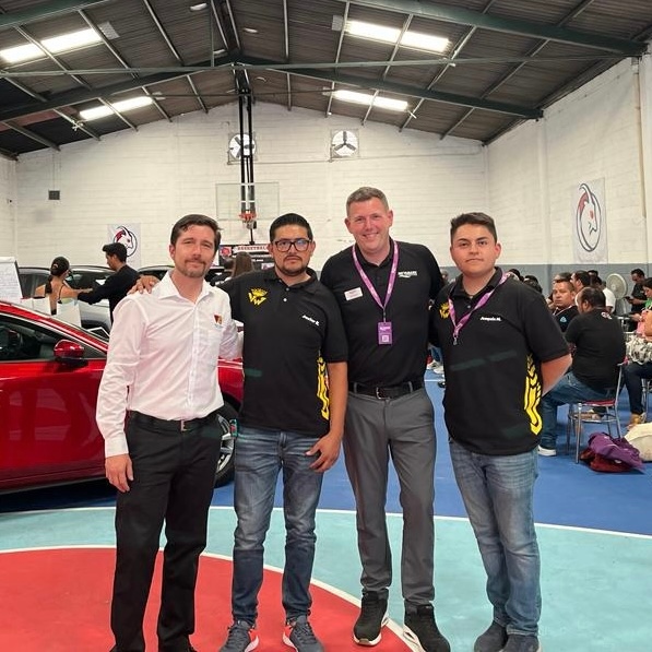 Metamarkuk's tweet image. We had a great time visiting the Vinilos y Graficos team in Mexico earlier this month! It was great to see so many at our training event and meet more of team. Gracias Mexico 🇲🇽 #metamarkmexico #metamarkeverywhere #trainingevent #vinilosygraficos #wraptraining #teamevent
