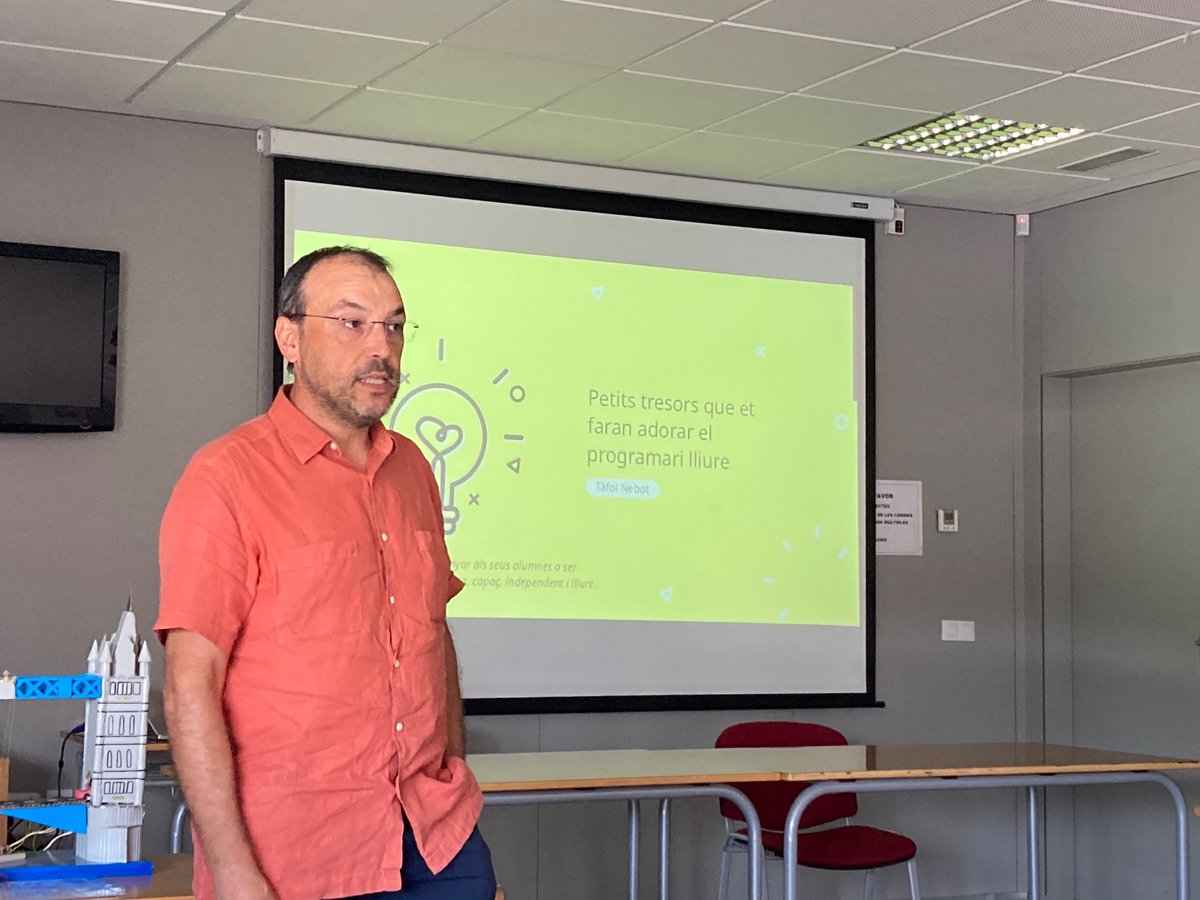 BovalarProjecta's tweet photo. 👩‍💻Tàfol ens  conta “Petits tresors que et faran adorar el programari lliure” #DepartTecno Jornades #Compartim @iesbovalar #CanviClimàtic #PlaLector #Cdlibre #F-droid #Xournal #SinpleFile #ViMusic #Spotiflyer #Krunner #PDFArranger  #LibreOffice #KDEPlasma https://t.co/EDc0od6udN
