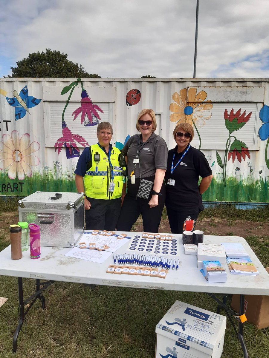 HumberbeatHULL's tweet photo. We are at Peel Street Park until 12 for cycle marking and community engagement along with Places for People and Hull City Council. Pop by for a chat and a sticker! #saferhull #partnershipworking #cyclemarking https://t.co/aEs9NVC2q1