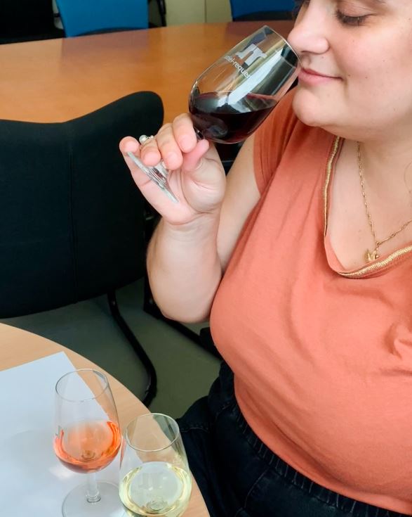 sensorial_ivia's tweet photo. Ya estamos analizando los datos de nuestro último estudio. ¿Sabes cómo afecta la información de la etiqueta en tu percepción del vino? 🤔En breve te lo contamos 🍇🍷 @DOUtielRequena @GVAivia https://t.co/OoGBbJY4eh