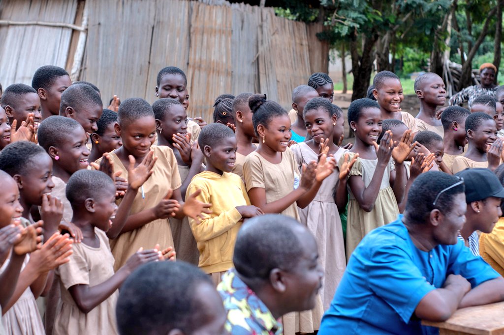 Nous ne pouvons que vous dire MERCI, car vous avez contribué à l'éducation de 60 jeunes filles dans ce milieu vulnérable qu'est Avéta.
Vive l'#éducation de la jeune fille, 
Vive l'#excellence féminine. 

#CEPD 
#Nrggroup 
#thanksgiving