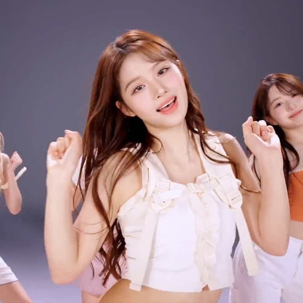 lqsullyoon's tweet photo. she is so beautiful https://t.co/7MLlZ88zd1