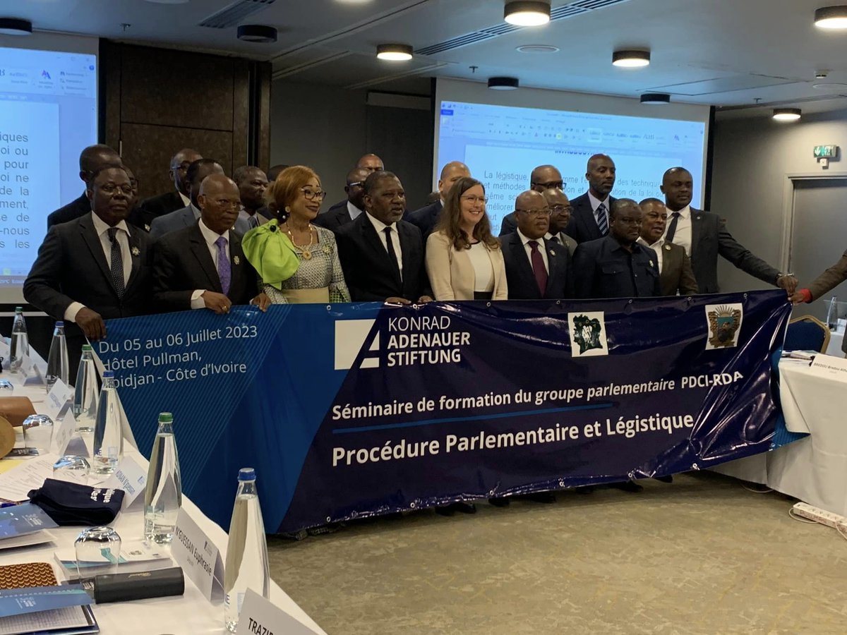 KAS_DialoguePol's tweet image. Ouverture ce 4juil.2023 à #Abidjan de la formation des #députés #PDCI sur les procédures parlementaires et la légistique, en présence de la rep' résidente @Kas_Abidjan Dr. #StefanieBrinkel et du VP @assnatci Sidiki Konaté, représentant le Pdt @assnatci Adama Bictogo.

#pdwa30ans