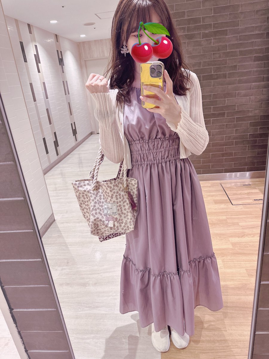 nao_hlt's tweet photo. 朝届いたから着ました💐🤍
雨なのが残念💦
すごい楽だからこればっかり着てしまいそう!
・Riviera Double Bow Dress
・Random Ribbed Knit Cardigan
168cm
Mサイズ着用
#herlipto
#herlipto好きな人と繋がりたい
#HLT5th https://t.co/yKa6q5NggG