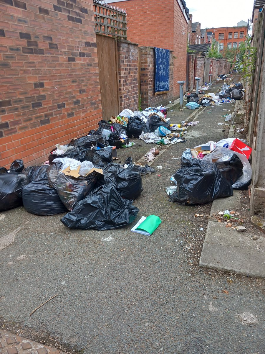 UppingIt's tweet photo. Rubbish cleared but bed and sofa appeared after 10 minutes.  Round corner further disgrace but good to see envelopes placed on top of bags that Biffa or MCC staff have searched and found. https://t.co/XXZkT8cwaB