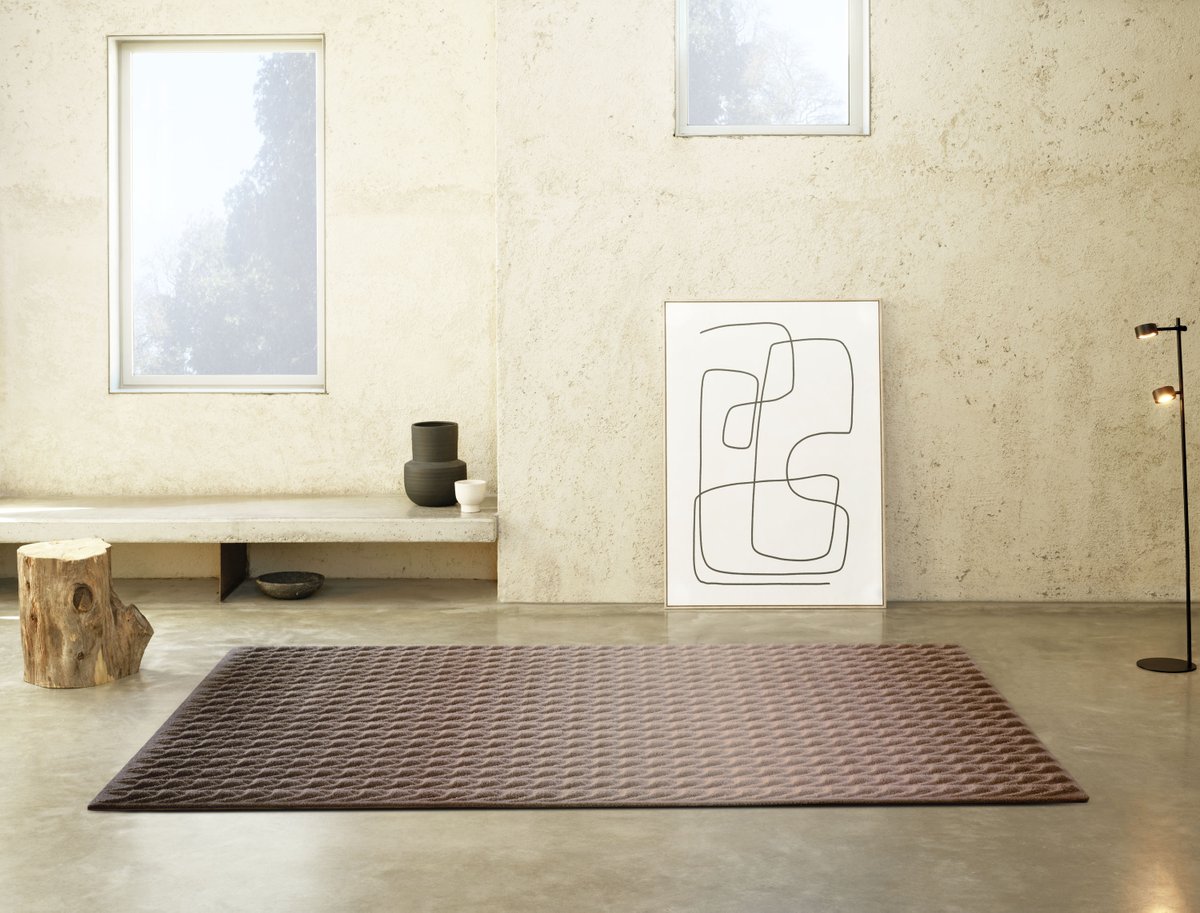(EN) Particles Softstone rug from our new Fusion collection will bring more elegance to your decor.
With a 3D effect and a colour palette ranging from grey to beige, this is the ideal rug for your living or dining room.