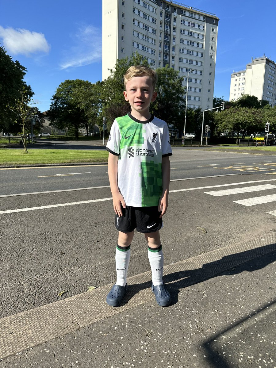1986_linzi's tweet photo. My boy loving his new away kit coming early getting to wear to his football camp today @LFC https://t.co/nWrnUSTaVp