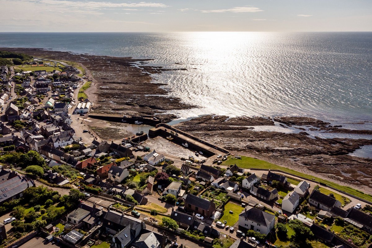 SNEAK PEEK👀

A charming 3 bed cottage in the historic fishing village of Johnshaven, with sought after private parking &amp; only a stone’s throw from the sea front.

☎️01224 860710 or aberdeen@galbraithgroup.com

#SneakPeek #ComingSoon #Johnshaven #SeasideCottage #ExpertsInOurField