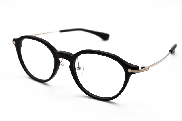 isemegane's tweet photo. スタンダードなクラウンパントのブラックが様々な場面で活躍するフォーナインズのミックスフレーム。
弾力性のあるスリムなテンプルは優しく頭部を包み込み
、変形を防ぎます。
M-131 47/39mm 9901(ブラック/ホワイトゴールド)
#fournines
#isemegane
#フォーナインズ
#伊勢メガネ
#m131 https://t.co/XlGLxH0X8A
