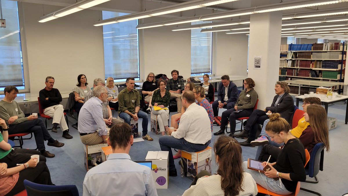 ZB_MED's tweet photo. @konradfoerstner @lj_garcia @soilandreyes Another workshop this morning deals with the exiting topic of #ScienceTracking. Here, the participants are discussing the topic with experts from different fields.
#OSF2023DE
@PetraLabriga @RenkeSiems https://t.co/IewLWab81A