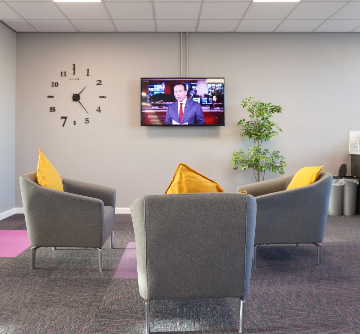 Indulge in a rejuvenating break at our exceptional co-working space, complete with state-of-the-art kitchen amenities and an impressive television setup.