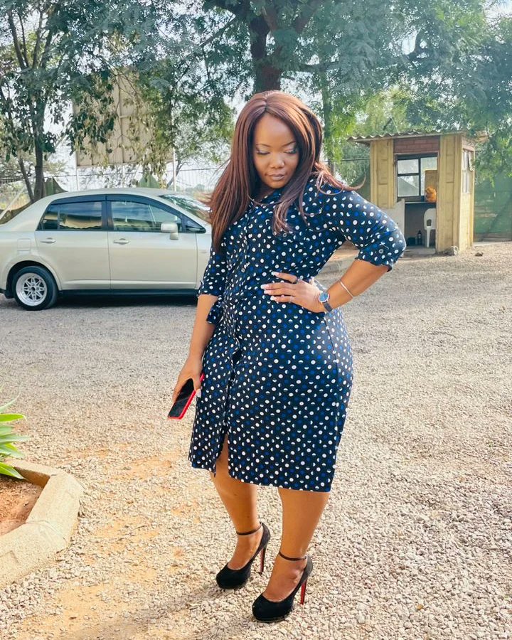 letstalkstem23's tweet photo. #WCW Meet our very own beautiful @proeshokol8 aka Ivithikazi-The Duchess 🔥. Join us every Tuesday at 3.30pm to see her in action.
@SkyzMetroFM  @ElevateTrust
#letstalkstem #esabantu #womeninstem #ungasali https://t.co/a1uvAZGpku