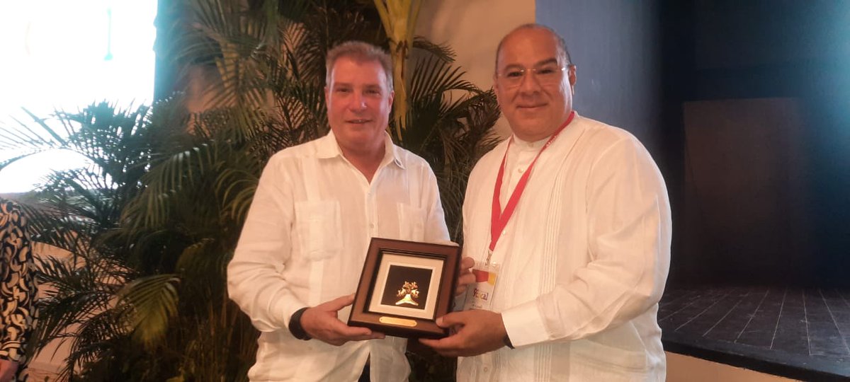 MinturCuba's tweet photo. Ministro de Turismo de #Cuba, Juan Carlos García Granda y Presidente de la COCAL Luis Ricardo Martínez realizan corte de cinta para dar inicio a la 39 edición de #COCAL2023.
La junta directiva del evento otorga en el acto reconocimiento del valor al @MinturCuba
#TodoEsPosible https://t.co/CvDkBEJQjf