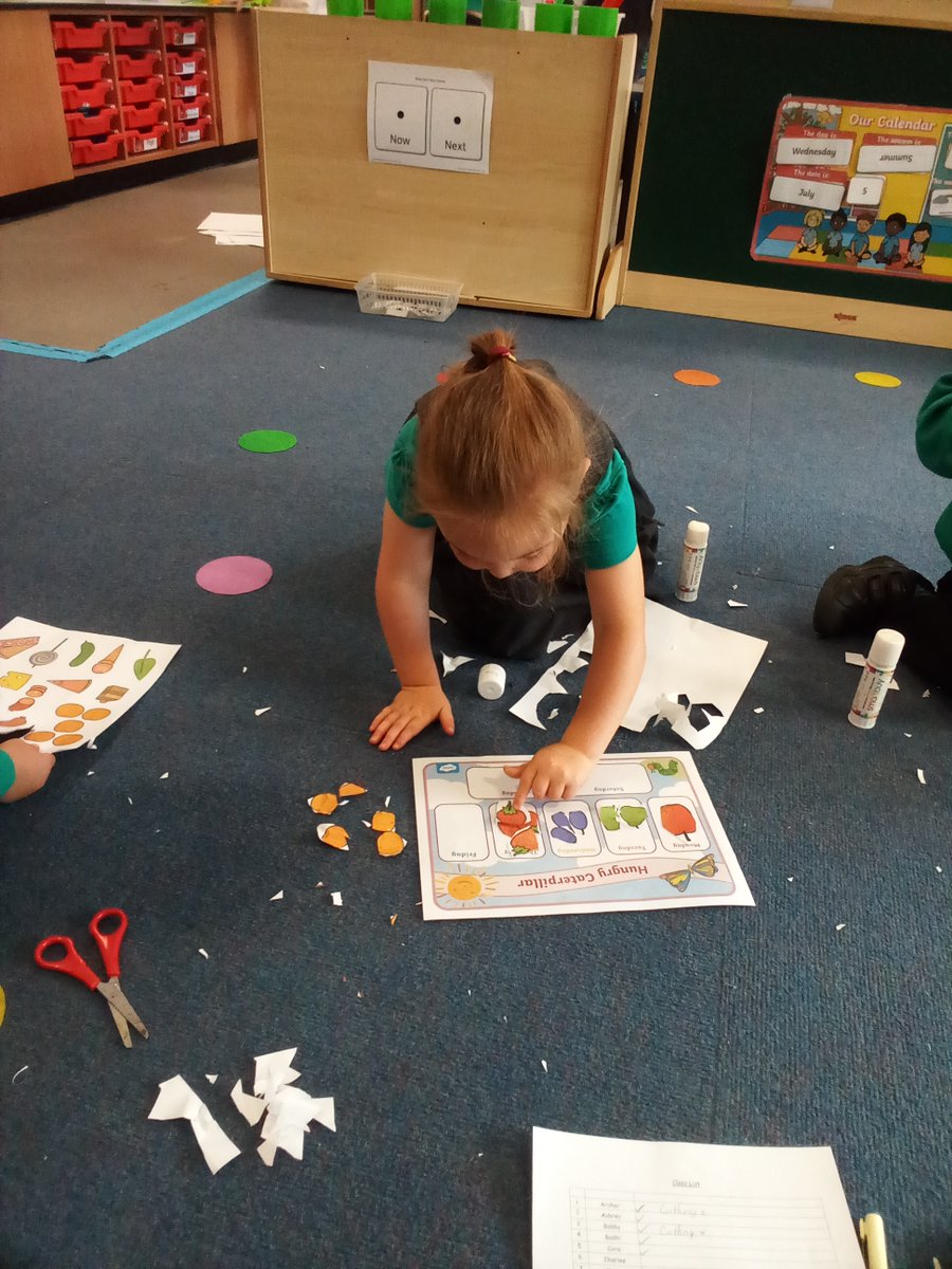 gcpfs1's tweet image. The children have been re-telling us the story of the Hungry Caterpiller, by cutting and sticking the fruits and foods to the correct days.
@PrimaryGreat #gcpliteracy
