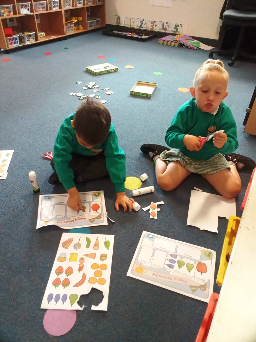 gcpfs1's tweet image. The children have been re-telling us the story of the Hungry Caterpiller, by cutting and sticking the fruits and foods to the correct days.
@PrimaryGreat #gcpliteracy