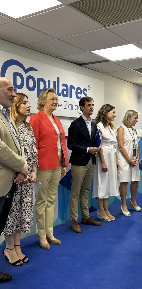 rociodivcon's tweet photo. Hoy hemos presentado el programa electoral. Durante los próximos días trabajaremos (muy intensamente, aviso) para que los zaragozanos conozcan nuestra alternativa al sanchismo. #Eselmomento https://t.co/XgTPgWJboJ