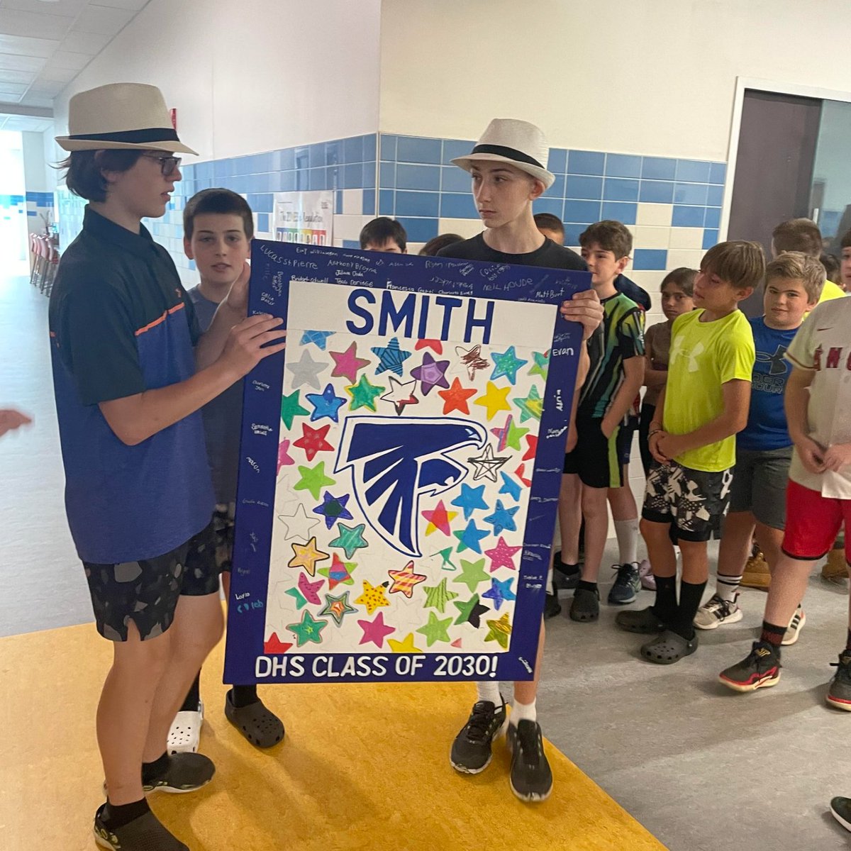 Tweet_DPS's tweet photo. Big congrats to our #Bulldogs Class of 23'πβοΈ See you at HRMS!! @smitty_bulldogs @HRMShawks1
#DPS #Smithschool #Bulldogs #smitty #HRMS #summer https://t.co/pdfLFgEo0B