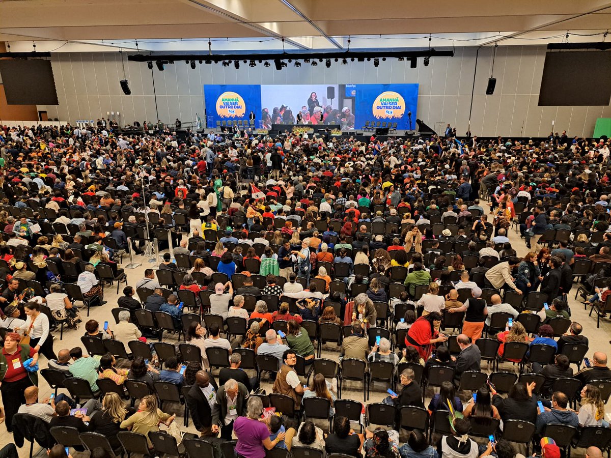 comunicacns's tweet photo. Todo mundo na #17CNS está esperando o @LulaOficial. Olha só como tá lindamente colorido!#EuNa17CNS #AmanhaVaiSerOutroDia #saudepublica #controlesocial #defesadosus https://t.co/xurf2sOUg0