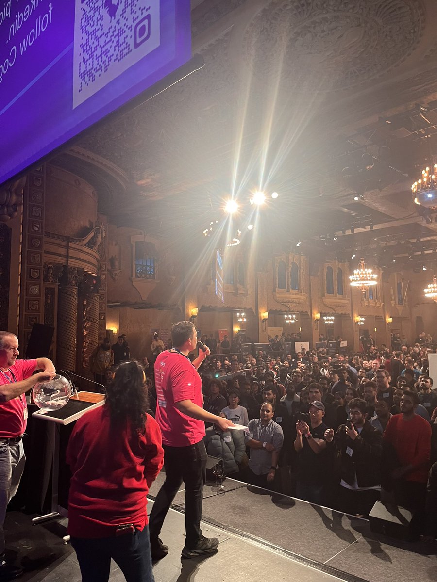 BeerOpsHQ's tweet photo. Because this was just the most ginormous event we have ever had! Thank you to our amazing sponsors, students, volunteers, attendees and co-orgs for such an incredible night! 1600 attendees 2k + registrations 😯 a night to remember! #BeerOps #Melbourne #Technetworking #Australia https://t.co/54cP3MhK0V