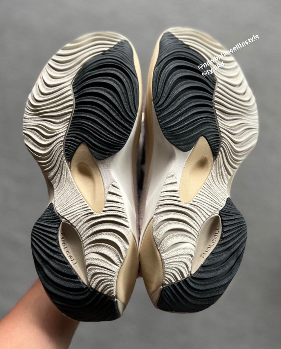 ModernNotoriety's tweet photo. New Balance will soon introduce a new silhouette called the Warped Runner

Is this a hit or a miss? https://t.co/CKuH1IREgk