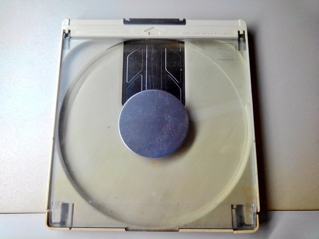 toshitada1973's tweet photo. 今夜も98GS。このコはCD-ROMを搭載するmodel2だね。メモリが満載の姿は機種を問わず美しい…。
#PC98GSmodel2 #PC980161U https://t.co/Y3FpiENFXM