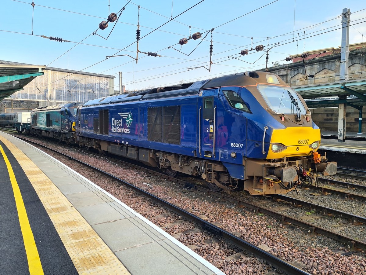 Colourful variety at Carlisle March 2022 @ColasRailUK @RailFreight @GBRailfreight @DRSgovuk #trainphotography