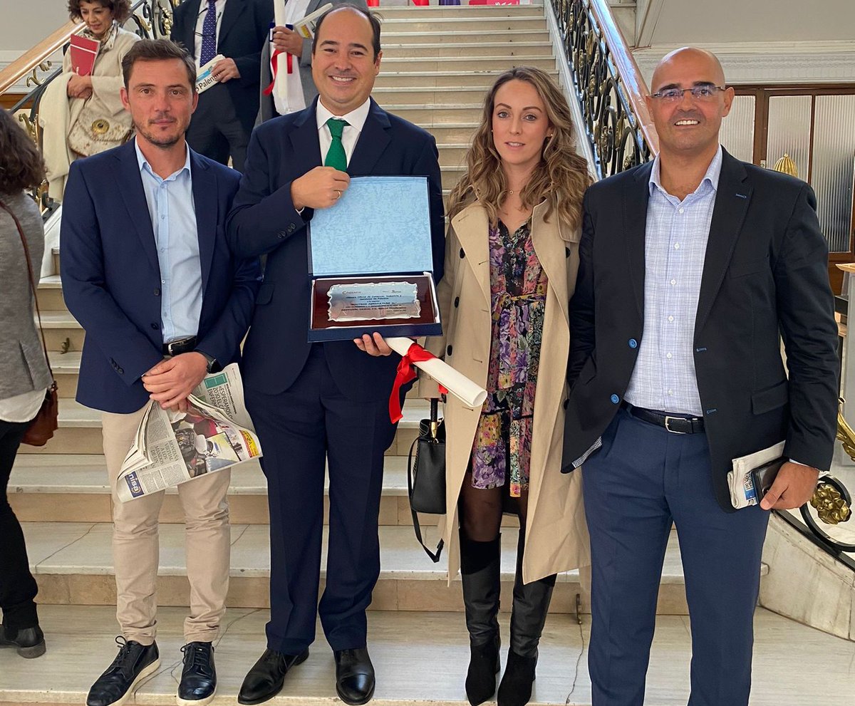EmprendeXXI_'s tweet photo. Conocemos en detalle el proyecto de #Rooteco, startup ganadora del #PremioEmprendeXXI #CastillayLeón en esta entrevista a David Villagrá, CEO de la compañía en el blog de #DayOne. ¡No te lo pierdas! 👉https://t.co/iT2chg4soN @caixabank #startups #agro #innovacion https://t.co/WAqu4UuMqY