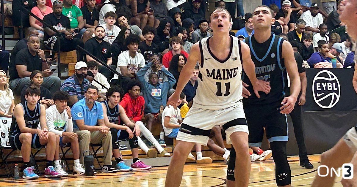 Mr. Double-Double.

6-7 ‘25 Ace Flagg finishes with a game-high 22 points and 11 rebounds in Maine United 16s win. #PeachJam 

on3.com/db/ace-flagg-2…