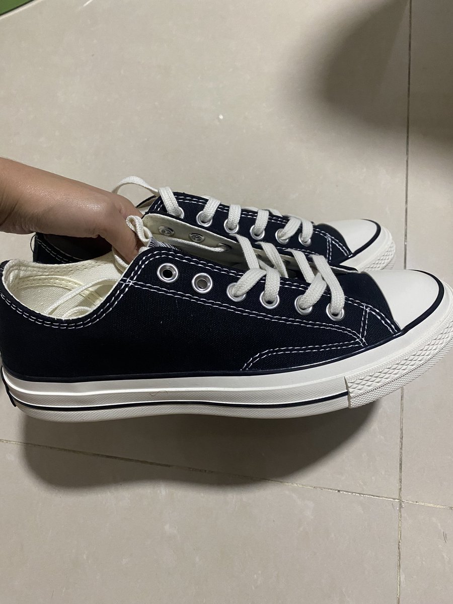 krwylop's tweet photo. ส่งต่อconverse size 39-40 750รส ใหม่มากกๆใส่ไปครั้งเดียว ทักdmมาขอพต. ได้ค้าบบ💖#ส่งต่อconverse #converseth
#ส่งต่อรองเท้ามือสอง #ส่งต่อรองเท้าผ้าใบ https://t.co/T3GuNCB7zh