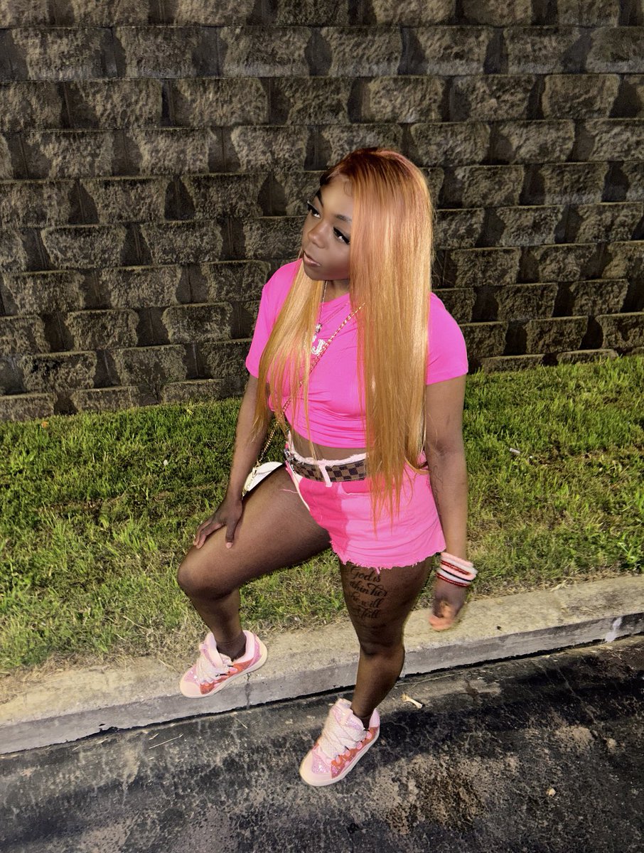 Play6oyV's tweet photo. I got bacc into my old account😆hey yalll, I’m honestly just here to shake my ass &amp; talk shit bout my ho . I live in South Korea now btw.. ion kno how I did it but I made it happen🤣😩 https://t.co/jFKZm1khN2
