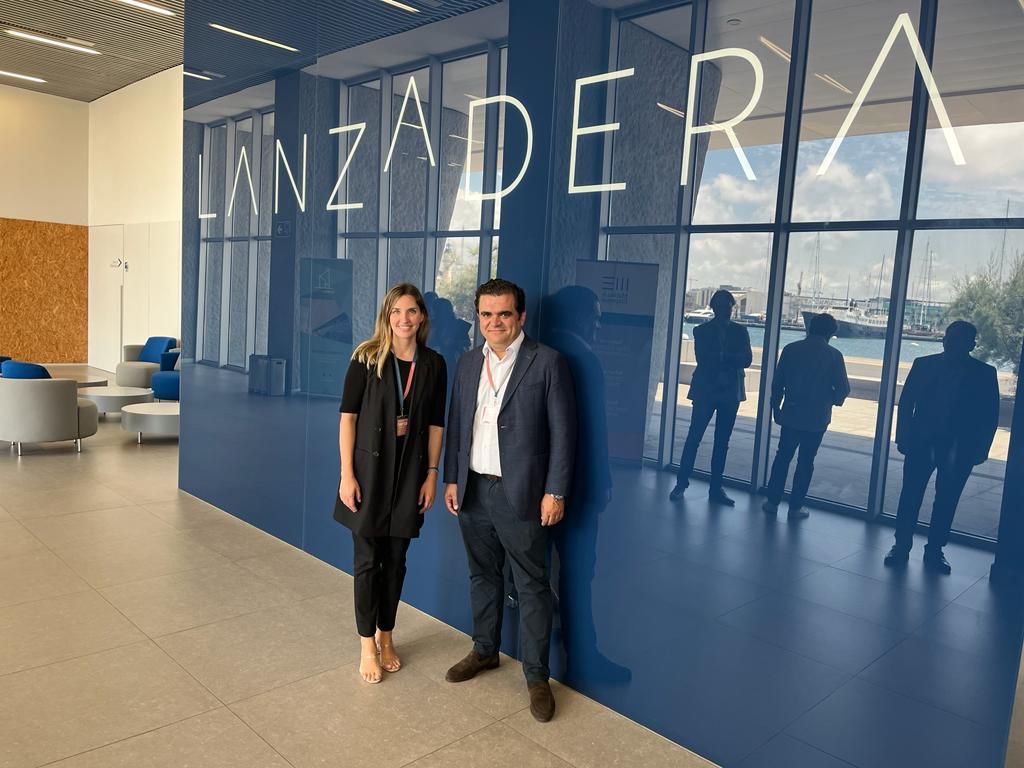 lanzaderaes's tweet photo. Nuevo partner de Lanzadera 🚀 

A partir de hoy, los emprendedores de Lanzadera podrán apoyarse en los profesionales de @Kyndryl, que darán formaciones y mentorías de soluciones de IT para las startups que lo necesiten.

¡Seguimos sumando! 👏👏 https://t.co/FVTZABNfds