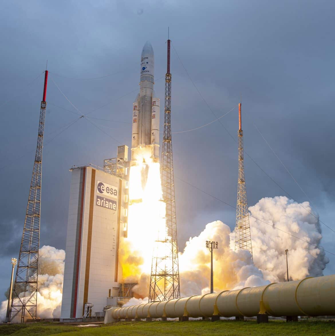 ReferenceAstro's tweet photo. 🔴 Après de multiples reports, le dernier lancement de la fusée européenne #Ariane5 semble être prévu pour ce soir à 00h00 (UTC+2)

Ça sera le 117e et dernier vol de cette fusée mythique qui est en activité depuis 1996 😌 https://t.co/Lza91Q81im
