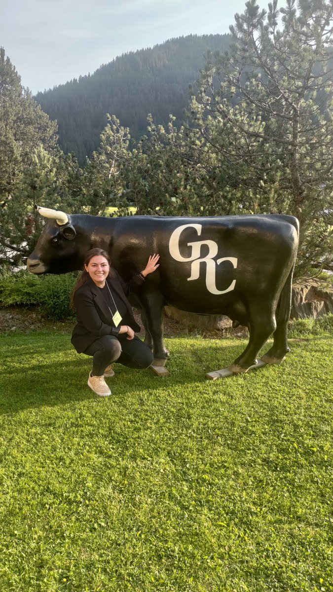 Last week, I had an amazing time at the Hydrogen-Metal Systems #GRC in Switzerland. Met so many great people and talked about cutting edge research. Couldn't end the week without a photo with the GRC cow