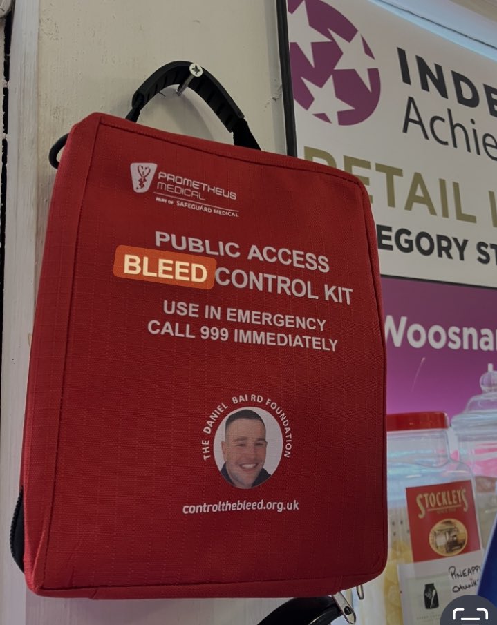 Just heard a 11 year old saved by Control the bleed kit in the Midlands. Good to know that they are saving lives & remember we have three kits in our town. #Woosnam #Llanidloes @LlaniCC @DaffsMedia @LlaniTownJFC @trudydavies1964 @TheDanielBaird1 @lynnebaird8 @TurtleEng