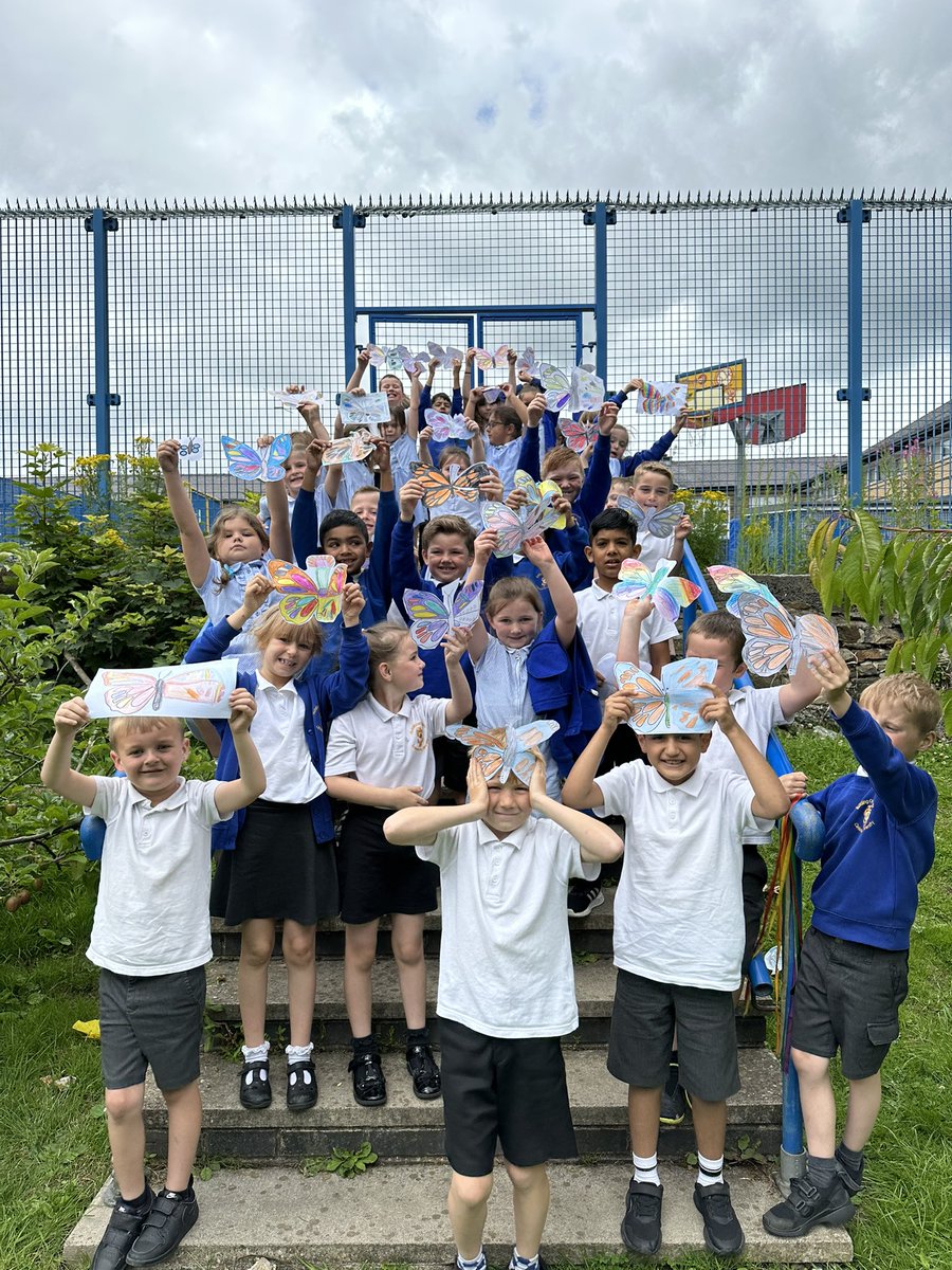 stjosephskly's tweet photo. Apple Class have LOVED their butterflies and today was their release day! 🦋 We have had lots of fun learning all about them, observing and writing about them, then finally saying goodbye. #AppleClass #SJKScience https://t.co/9LBptjUs2u