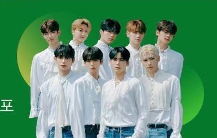 ZHaoStandard's tweet photo. Cropped a whole member out of the frame and zhang hao erasure from the center, this is crazy @melon. Where is gyuvin? Why is the center not in the center? What's the need for editing official photos like this? https://t.co/GUu5jqXYsC
