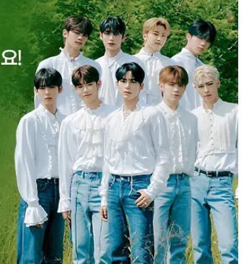 ZHaoStandard's tweet photo. Cropped a whole member out of the frame and zhang hao erasure from the center, this is crazy @melon. Where is gyuvin? Why is the center not in the center? What's the need for editing official photos like this? https://t.co/GUu5jqXYsC