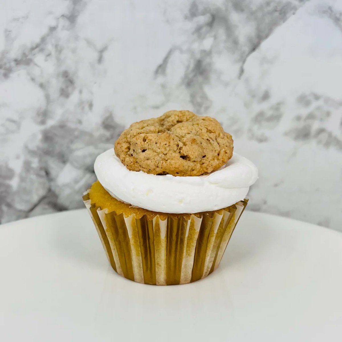 Our new Oatmeal Cream Cupcake is giving creamy, oatmeal-y handpie memories. #glutenfree