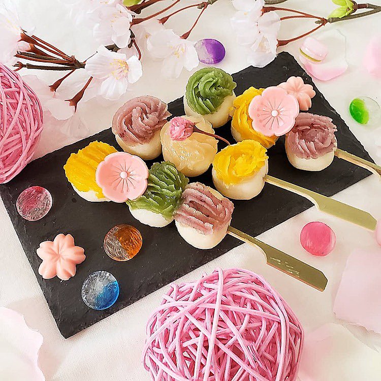 世界に誇る和菓子🍡これらを食べずに帰国するなんて勿体無いですよ😚
Japanese sweets are popular all over the world. I can't imagine going back to my home country without eating this😚
