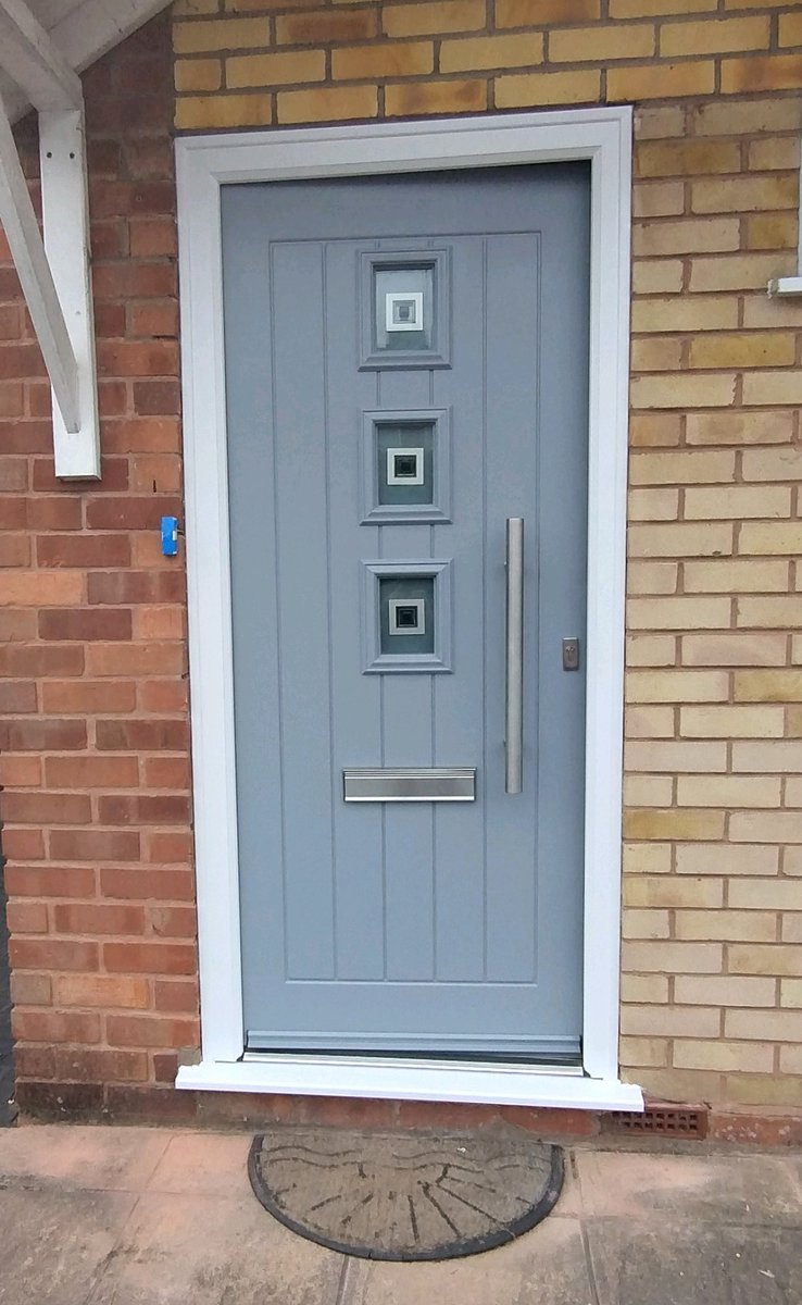 safedoorsuk's tweet photo. Check out this stunning door installation, featuring Encore, our innovative 48mm solid timber core door.
High performance and good looks, what's not to love? 💖
Door Range: Encore
Style: Highgrove 3 in Silver Grey
#compositedoor #makeanentrance #safedoors https://t.co/kfYtOO8zLV