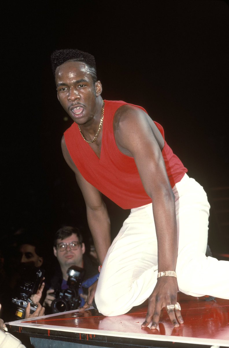 KingBobbyBrown's tweet photo. #dontbecruel #dontbecruelalbum #dontbecruel35 #music #livemusic #waybackwednesday #nostalgia https://t.co/QCkCOpAeYd