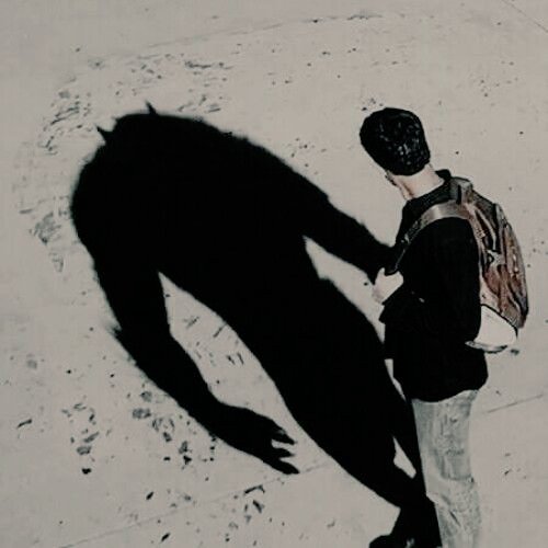 grishawiles's tweet photo. ⠀ 
    
     𝐁𝐄𝐀𝐒𝐓𝐒 𝐀𝐍𝐃 𝐂𝐑𝐄𝐀𝐓𝐔𝐑𝐄𝐒 𝐀𝐔.
⠀            
in a world where vampires, witches,
fairies, werewolves &amp; mermaids are
very real... nothing's ever really as it
seems. do you even know who your
friends are &amp; what secrets they hide?

⠀ https://t.co/RkHfREERh3