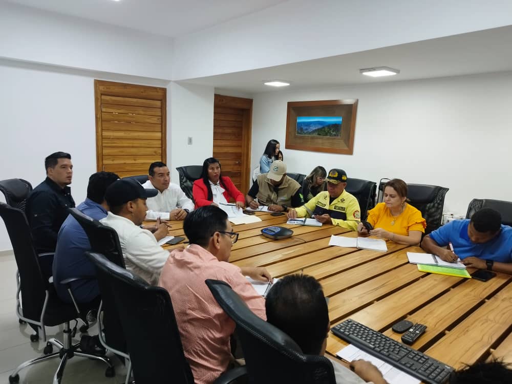 Jesusmendez71's tweet image. Cumpliendo las instrucciones del Ministro @JosueLorcaV participé en el 6to. Gabinete Forestal, una instancia del #Minec y sus entes adscritos con competencia en materia forestal, en esta oportunidad presenté los avances en materia de educación ambiental.

#IndependenciaDeLaPatria